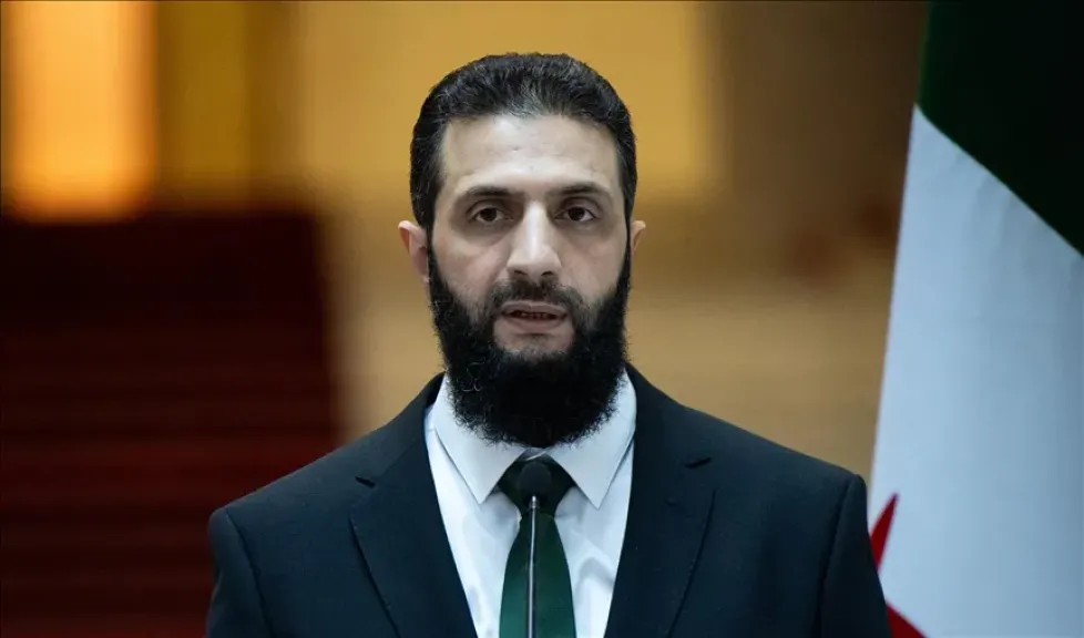 بمجرد اتهام باستغلال نفوذ العائلة.. الرئيس السوري أحمد الشرع يعاقب شقيقه الأكبر في دمشق